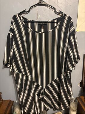 🛍️2/$15🛍️Como Black Black & White Striped Women’s Blouse Size XXL